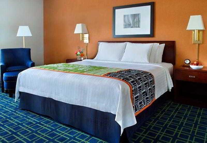 Fairfield Inn Portsmouth Seacoast מראה חיצוני תמונה
